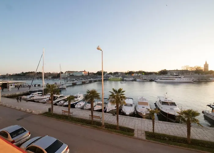 어카머데이션 이바 4*