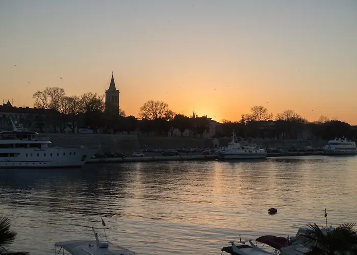 어카머데이션 이바 4*